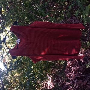 Tank top with cut-off sleeves